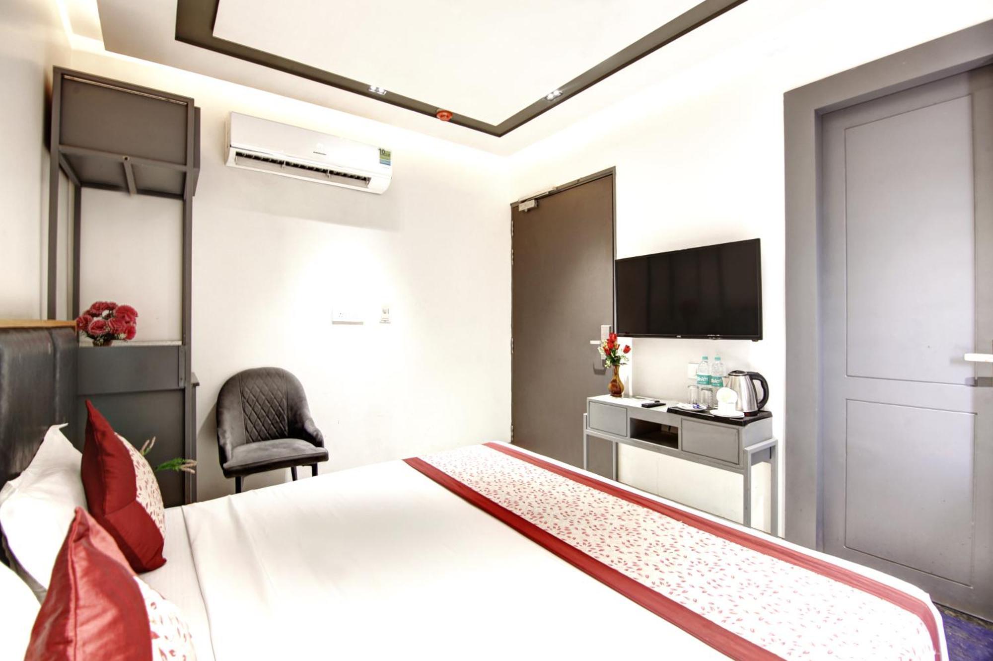 Applewood Grand Delhi Airport Hotel New Delhi