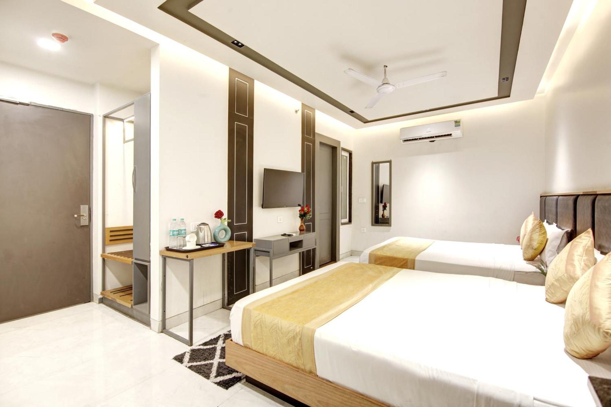 Applewood Grand Delhi Airport Hotel