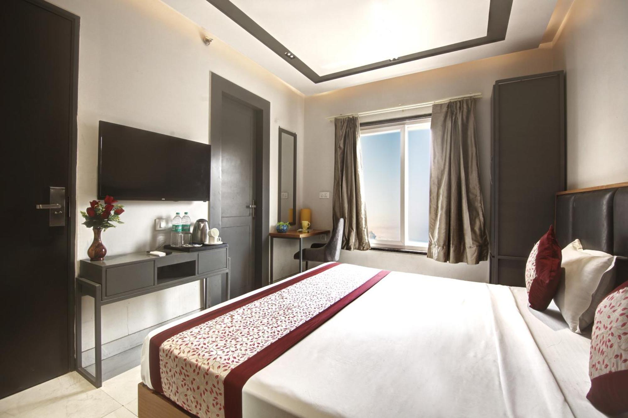 Hotel Applewood Grand Delhi Airport