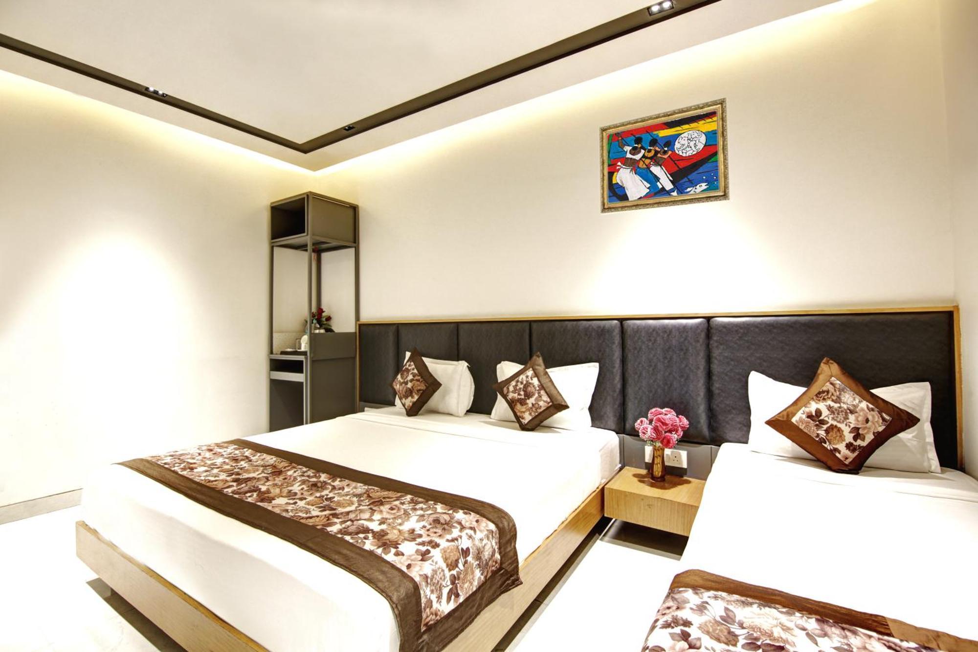 Applewood Grand Delhi Airport *