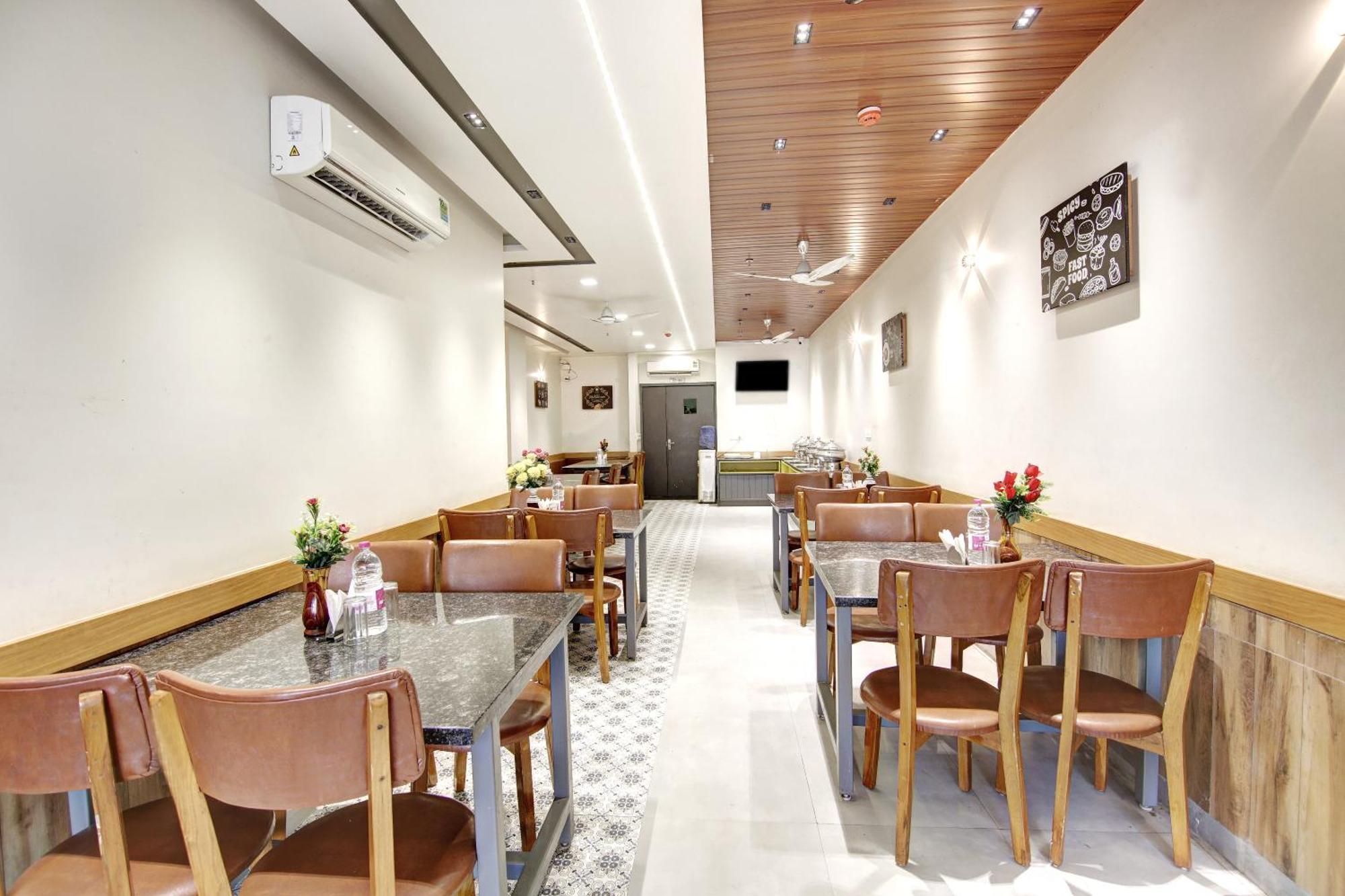 Applewood Grand Delhi Airport * New Delhi