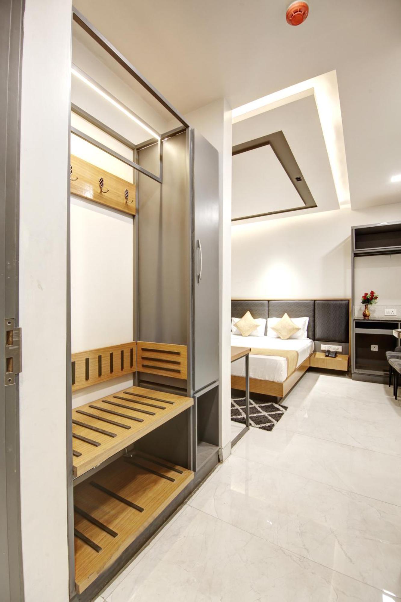 Applewood Grand Delhi Airport Hotel