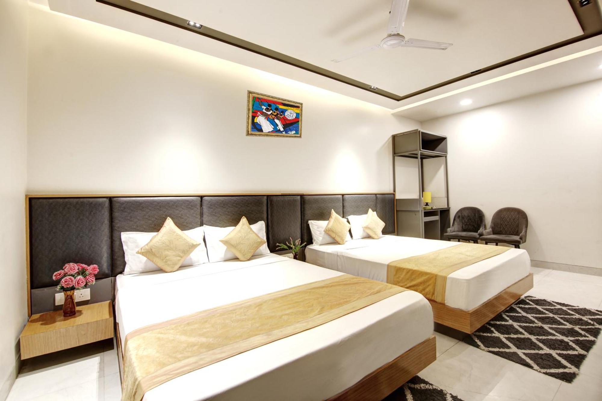 Hotel Applewood Grand Delhi Airport
