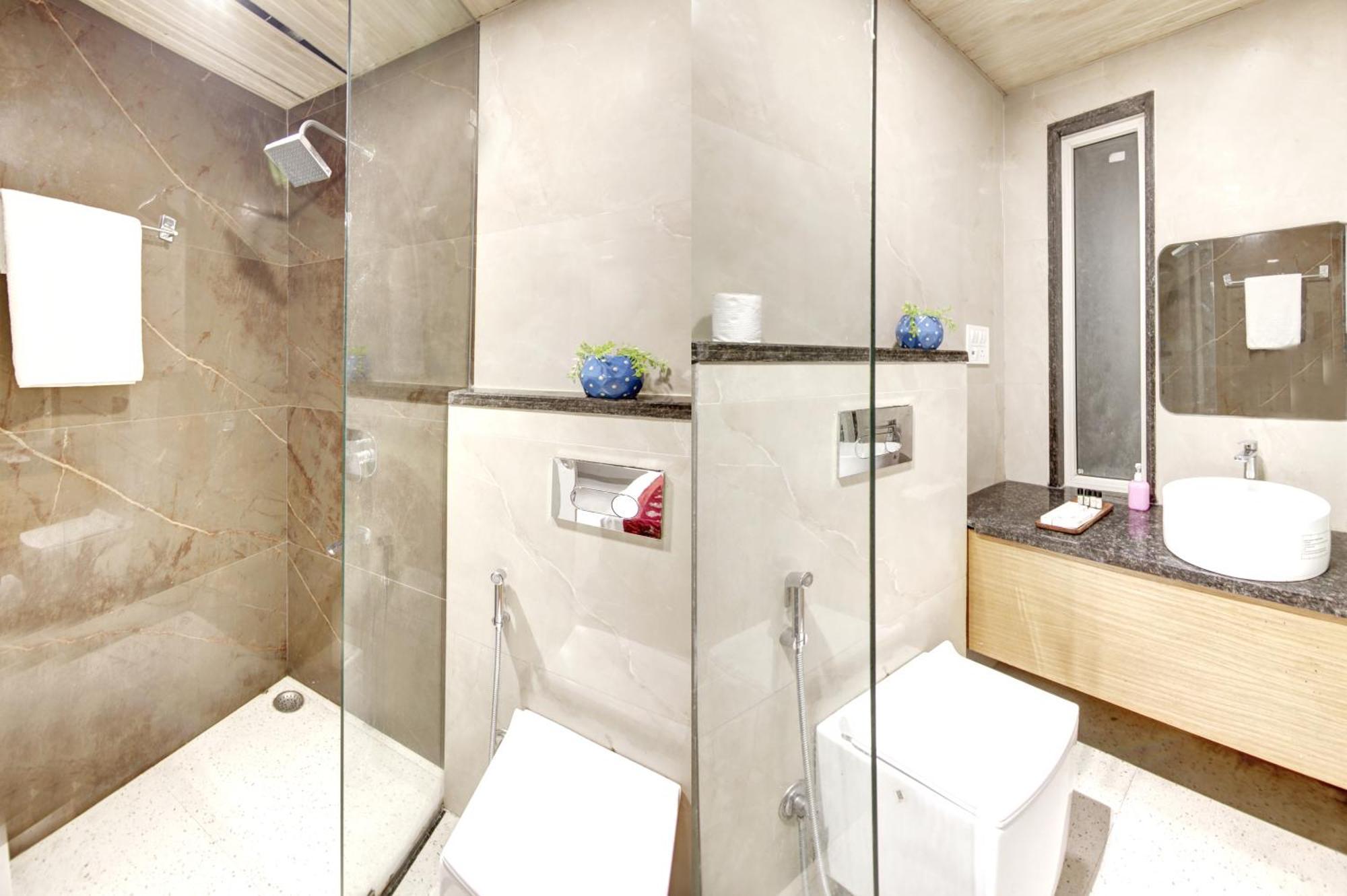 Applewood Grand Delhi Airport Hotel New Delhi